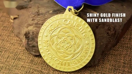 Feito na China Metal personalizado com logotipo em relevo brilhante banhado a ouro medalha em branco gravura